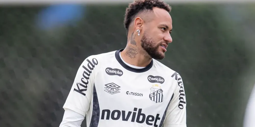 Neymar durante treino do Santos