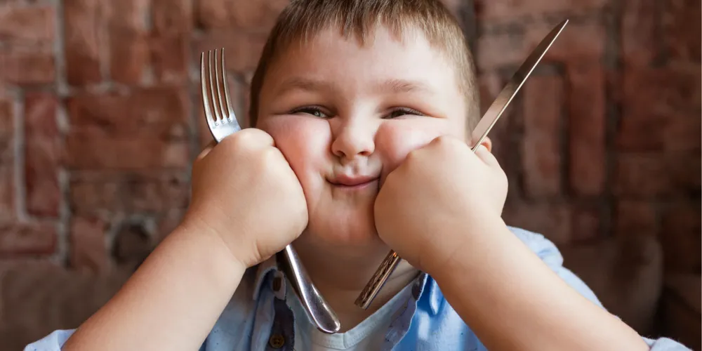 Dados do Ministério da Saúde mostram que aproximadamente um terço das crianças e adolescentes brasileiros apresentam excesso de peso, considerando sobrepeso e obesidade