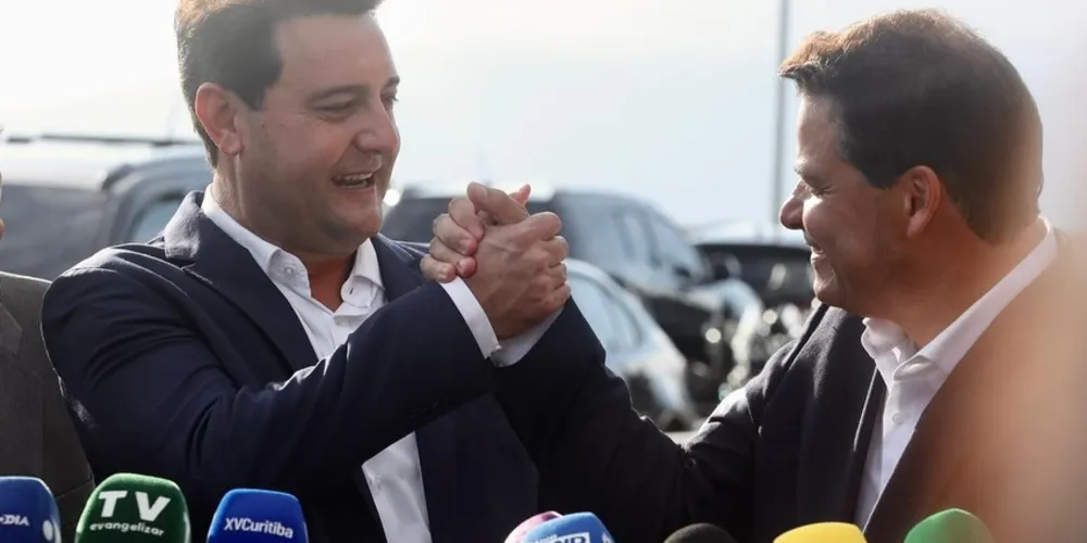 O governador do Paraná, Ratinho Junior (PSD), ao lado do pré-candidato ao Governo do Estado, Sandro Alex (PSD)