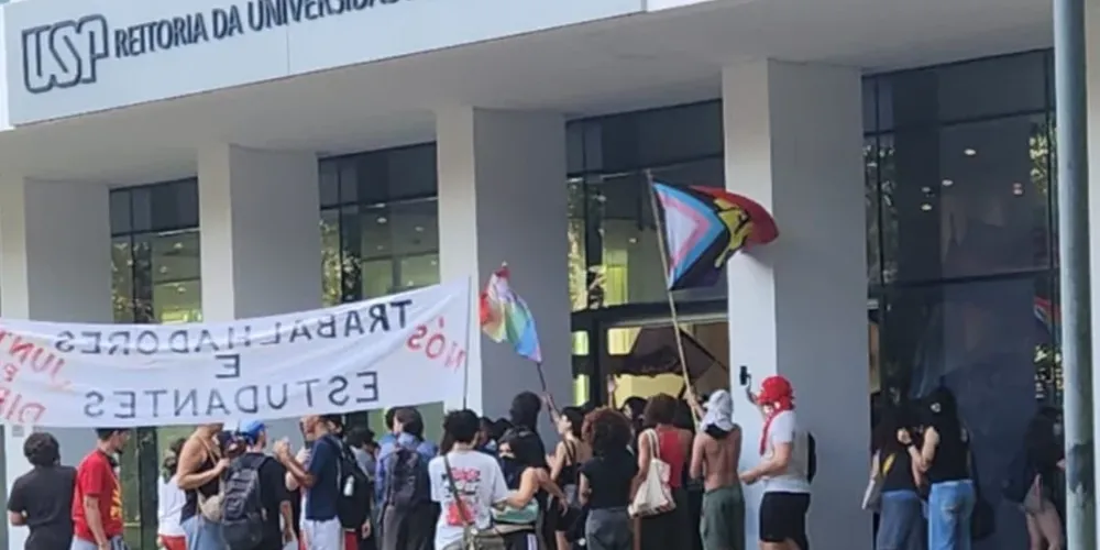 A paralisação, que começou em 14 de abril, pedia por isonomia em relação a gratificações dadas pela Universidade apenas ao corpo de professores