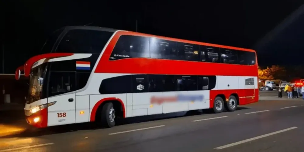 Ônibus foi assaltado em torno das 23h30 desta sexta-feira (10)