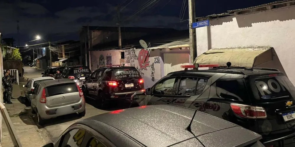 A ofensiva conta com 150 policiais e a atuação de helicópteros e cães de faro