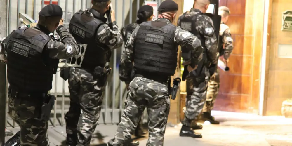As ordens judiciais foram executadas simultaneamente em 10 cidades do país