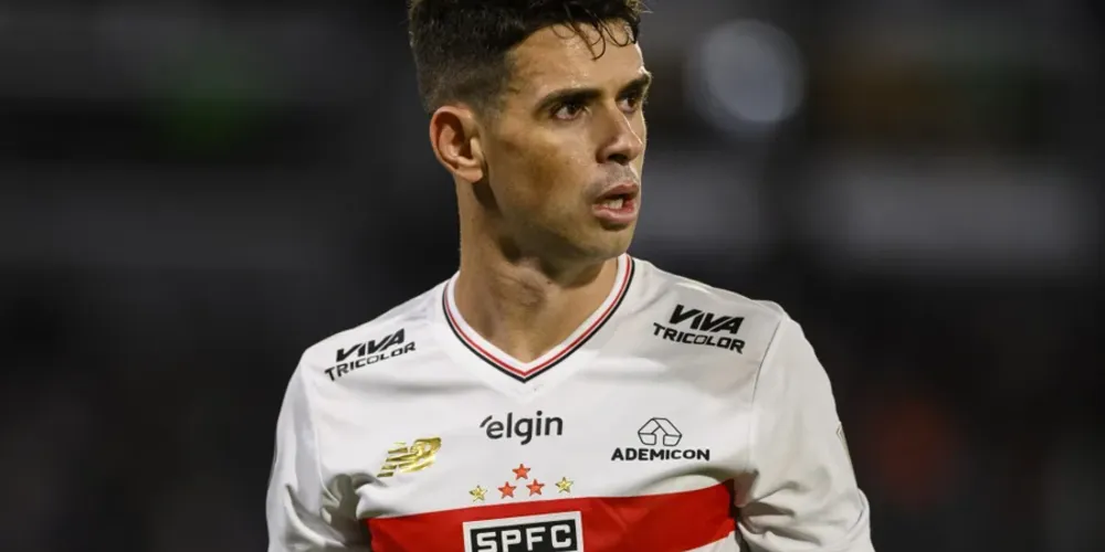 Oscar com a camisa do São Paulo