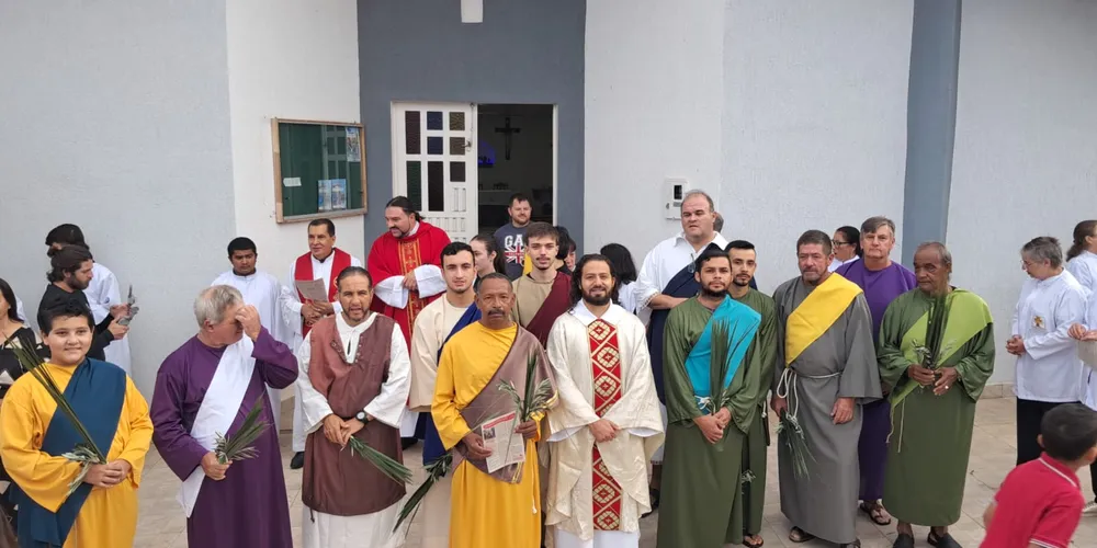 Organizada pelo grupo Jovens Unidos na Santa Cruz (Jusc), a encenação envolve cerca de 100 voluntários entre elenco