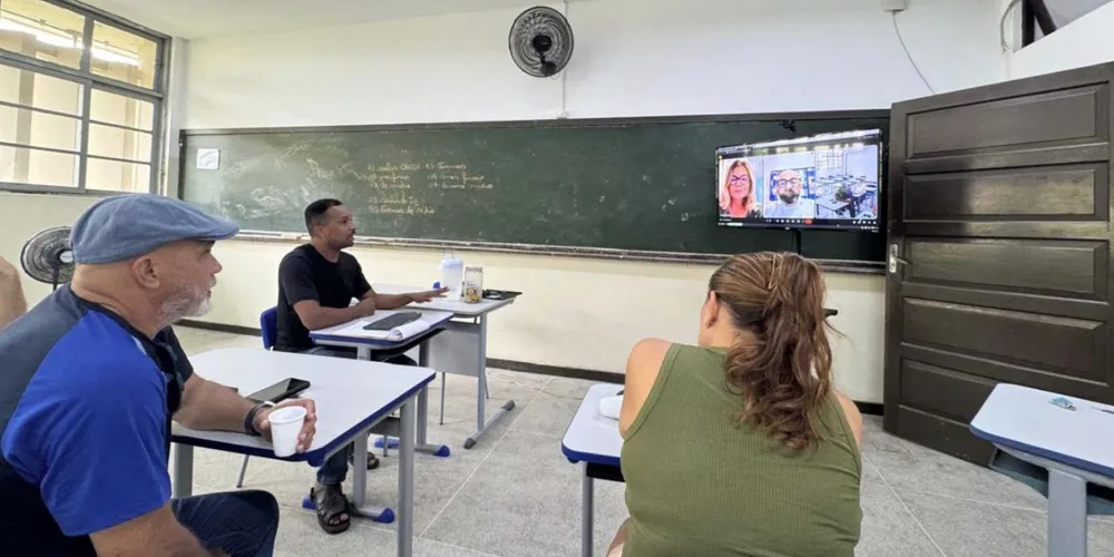 Reunião aconteceu após incêndio destruir o Instituto de Educação de Paranaguá