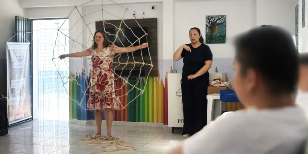 A peça narra a biografia de uma mulher que vive um relacionamento abusivo por 15 anos e que consegue se libertar através do esporte