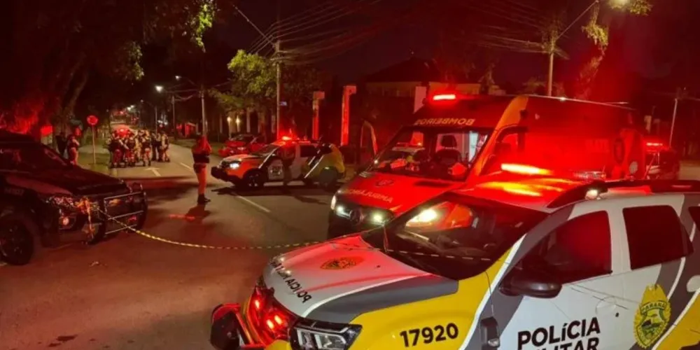 O passageiro do carro, de aproximadamente 35 anos, foi baleado