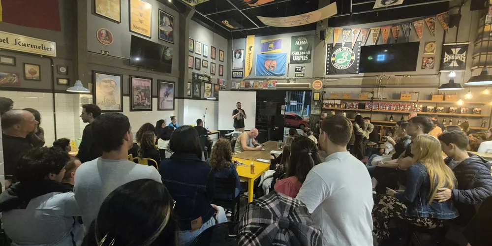 A programação começa na segunda-feira (18), às 16h, com o encontro “Odisseia Microbiológica”