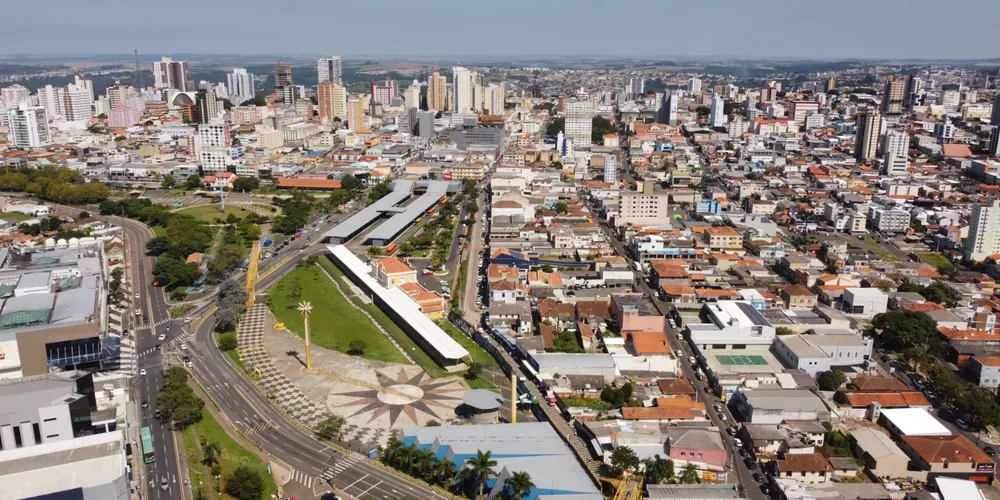 Aos 203 anos, celebramos a Ponta Grossa que honra suas raízes, reconhece o presente e segue confiante em direção ao futuro.