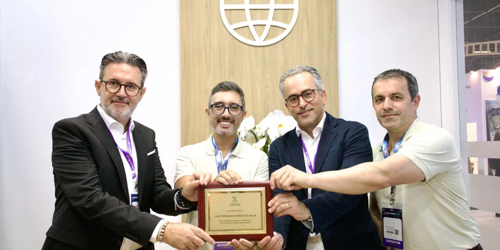 O diretor-presidente da Portos do Paraná, Luiz Fernando Garcia, foi homenageado durante o evento