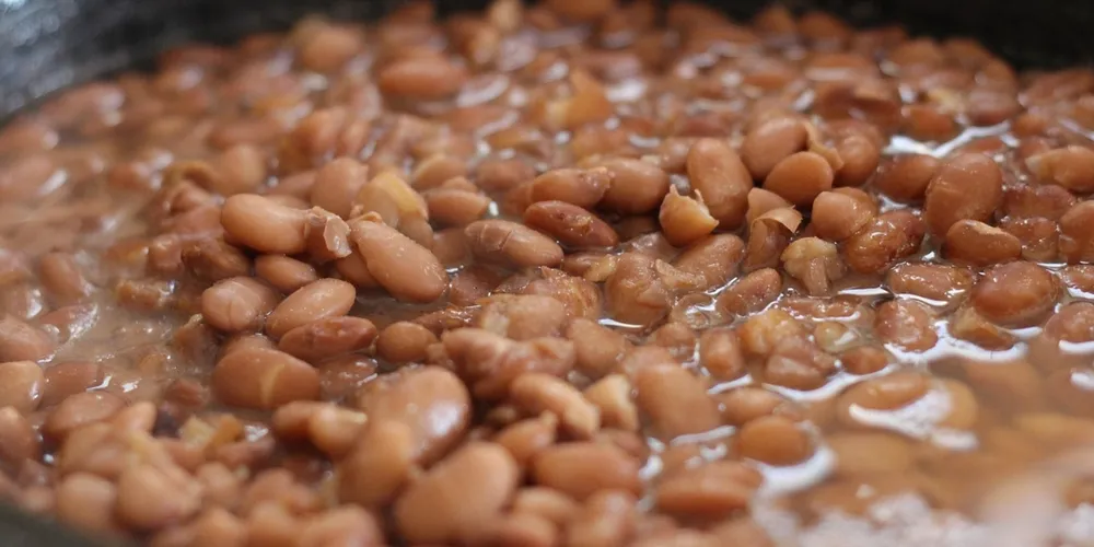 Quebra de safra e área reduzida levam o feijão carioca ao maior patamar de preço da história em março de 2026