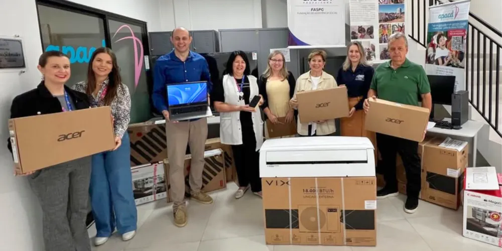 A entrega dos equipamentos foi realizada nesta quinta-feira (12) com as presenças da prefeita Elizabeth Schmidt, da presidente da Faspg, Tatyana Belo, e o presidente da Apacd, Tonimar Ribeiro Severiano