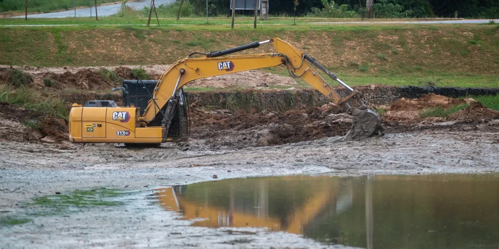 Devido às características do material retirado do lago, pode haver acúmulo de resíduos na pista, especialmente na Rua Lagoa da Tijuca
