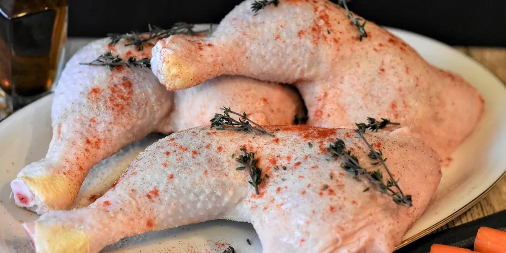 Produção recorde no Brasil garante abastecimento, mas desafia margens do setor devido à pressão nos preços domésticos