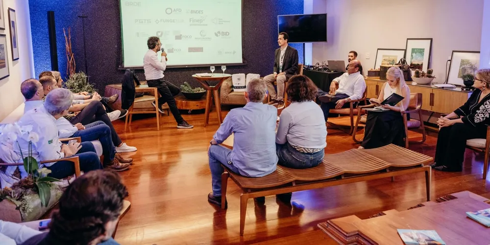 Representantes do BRDE e lideranças do setor produtivo formalizam novos contratos de crédito para impulsionar o desenvolvimento econômico do Norte do Paraná na ExpoLondrina