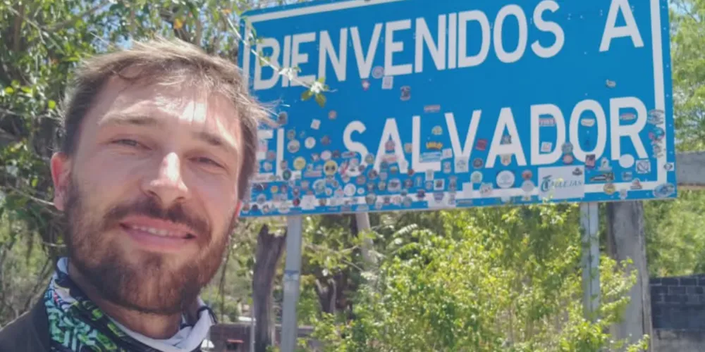 O professor Frederico Petla chegou ao 11º país de sua viagem: El Salvador
