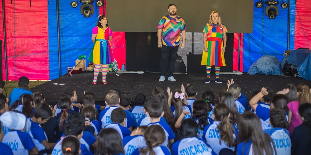 Crianças da Rede Municipal de Ensino participaram intensamente das
atividades