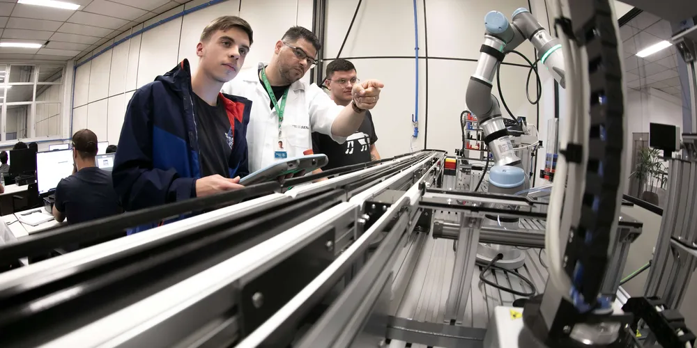 Dentro do Programa CAPAZ!, serão oferecidas bolsas de estudo para 360 alunos