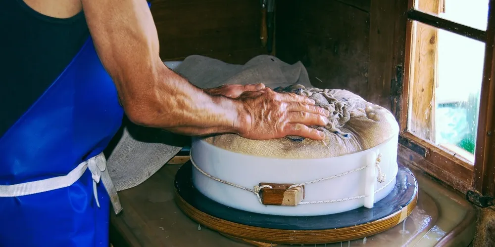 União entre técnica e tradição familiar garantiu premiações e novos mercados para os queijos artesanais da região