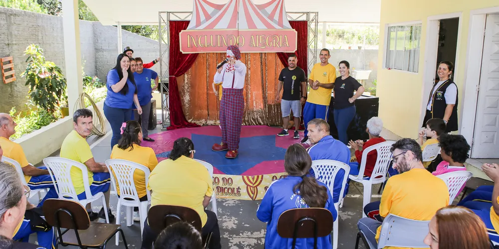 Ao todo, foram realizadas 32 apresentações gratuitas e 15 oficinas de técnicas circenses voltadas para pessoas com deficiência