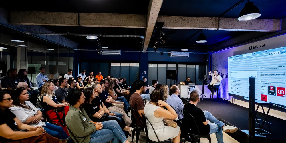Durante o encontro, mentores do programa conduziram demonstrações ao vivo no Learning Hub da Inbix