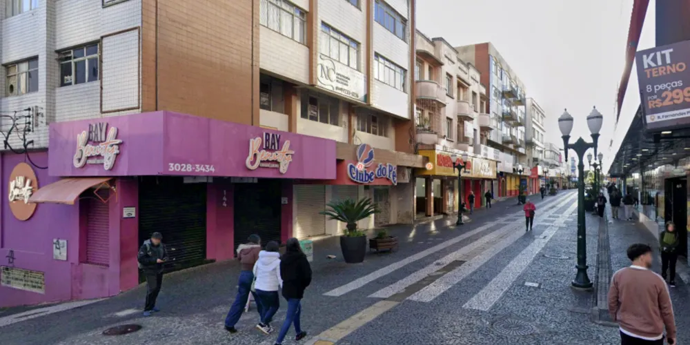 A Rua Coronel Cláudio, conhecida como Calçadão de Ponta Grossa