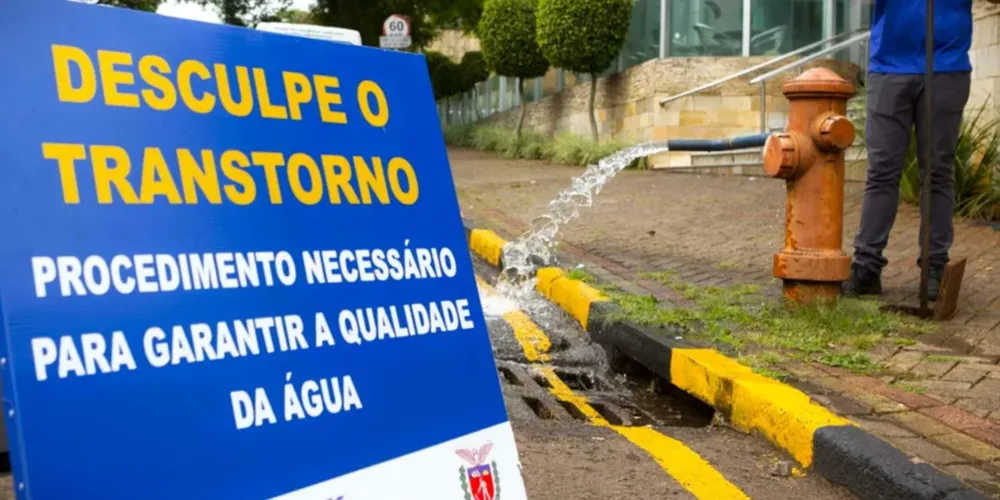 Diversos relatos de alterações no odor, gosto e cor da água distribuída em Ponta Grossa levaram o poder público a cobrar medidas de monitoramento e de reparo