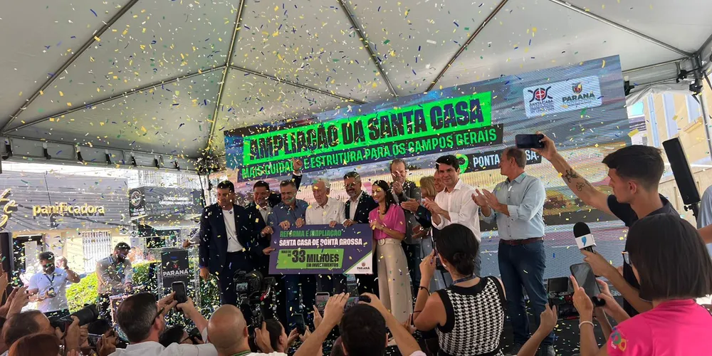 As autoridades de Ponta Grossa e do Paraná na cerimônia de entrega de R$ 33 milhões em recursos para a Santa Casa