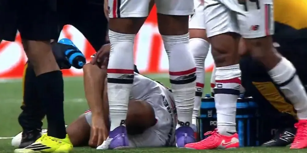 Lucas se lesionou em jogo contra o Atlético-MG