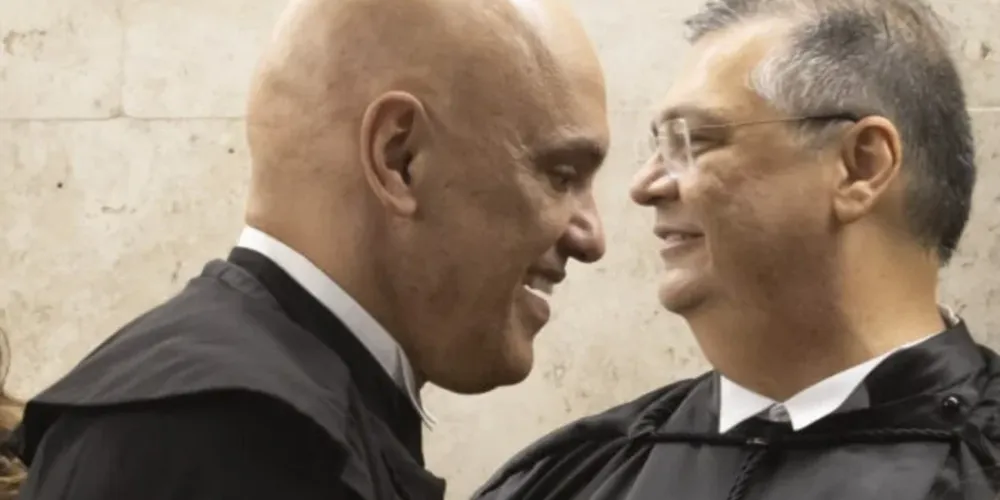 A decisão foi tomada pelo magistrado em razão de informações publicadas pelo jornalista no Blog do Luís Pablo