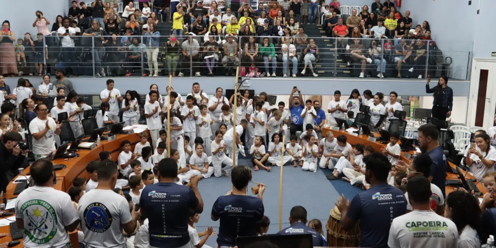 Evento de encerramento aconteceu na noite de segunda-feira (13), na Câmara Municipal de Ponta Grossa