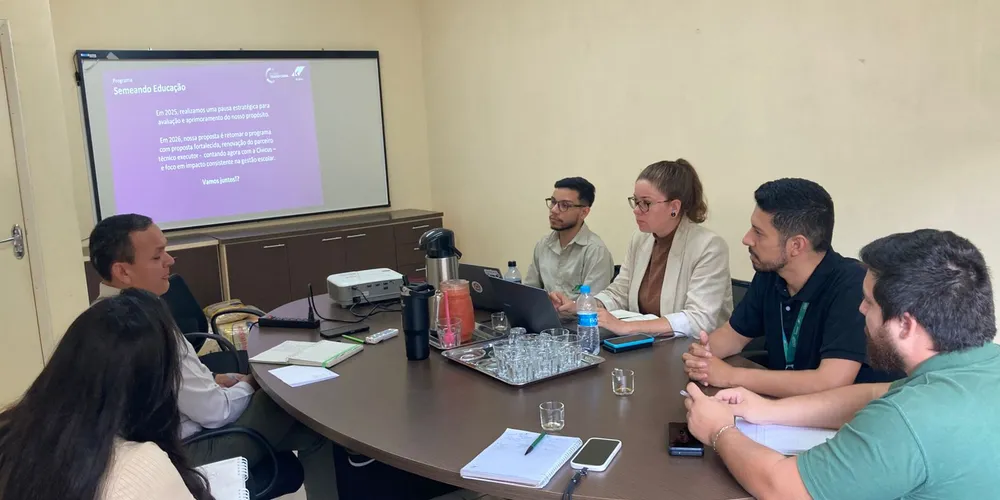 Foram realizadas reuniões com as prefeituras dos municípios participantes