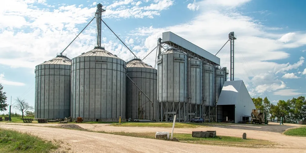 Mapa logístico do Brasil destaca os principais corredores de exportação que receberão investimentos para suportar o volume recorde da safra de grãos