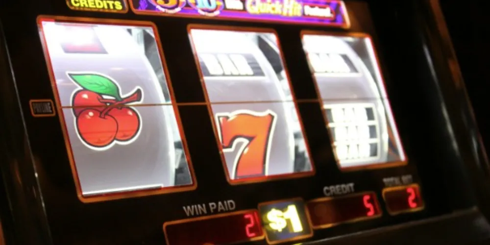 Seja em jogos simples de três rolos ou em slots complexos com rolos em cascata, o objetivo continua o mesmo