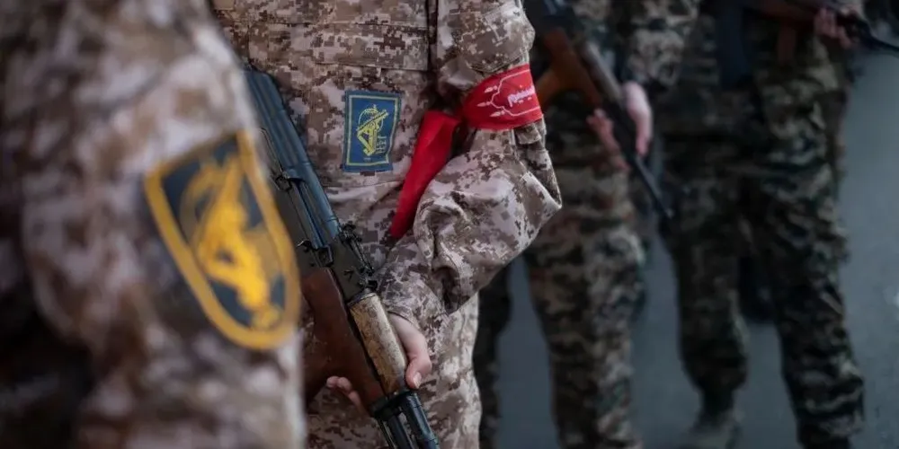 Integrantes armados do Corpo da Guarda Revolucionária Islâmica do Irã