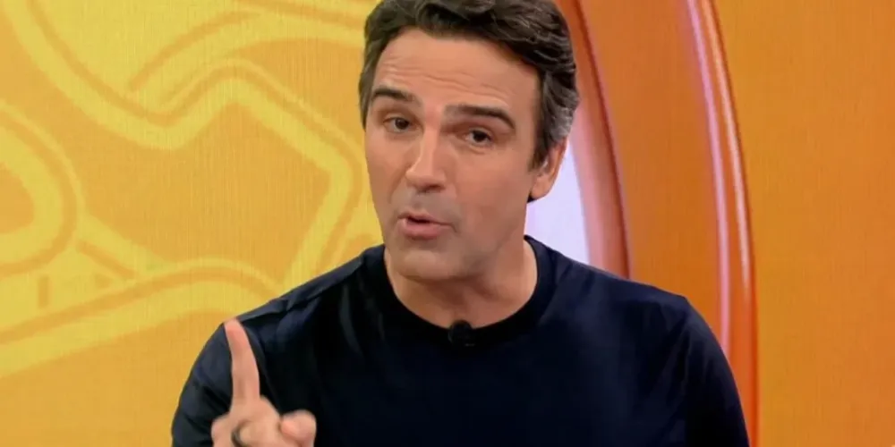 Mais cedo, o apresentador Tadeu Schmidt lamentou a perda do irmão por meio das redes sociais