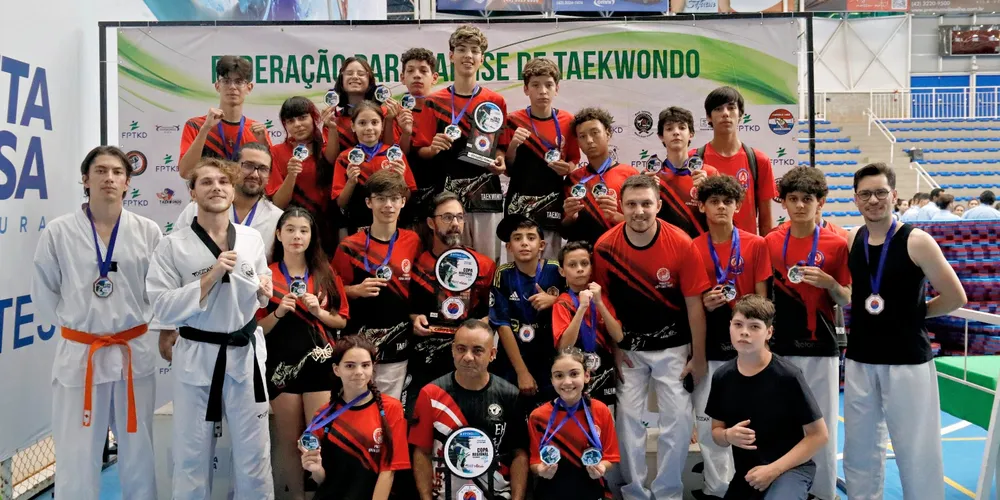 A equipe Fúria Taekwondo conquistou 53 medalhas na Copa Regional Leste e Sul 2026