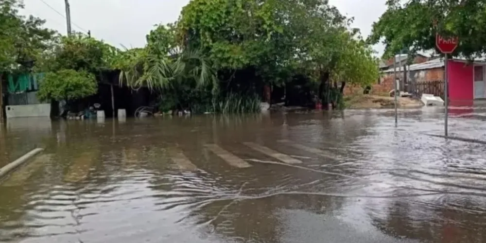 O volume de chuva superou 100 milímetros em 24 horas