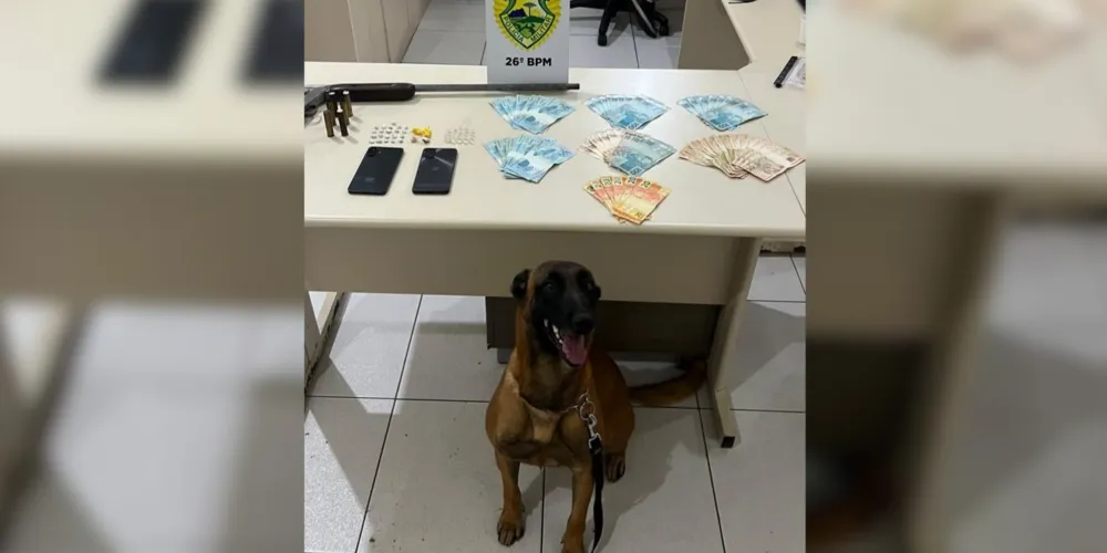 Ação do 26º Batalhão ocorreu após denúncias anônimas e resultou na apreensão de drogas, arma de fogo, dinheiro e celulares