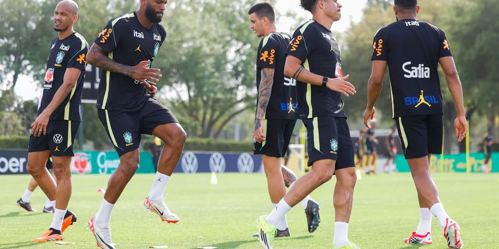 Jogadores em treino pela Seleção Brasileira