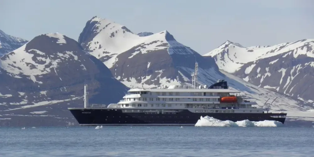 Segundo a OMS, ao menos três pessoas morreram a bordo do navio