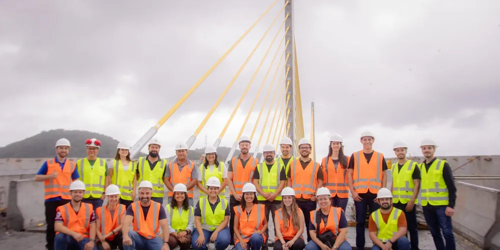 Os participantes visitaram as estruturas de acesso pelo lado de Guaratuba e o trecho estaiado da ponte, atualmente em pavimentação.