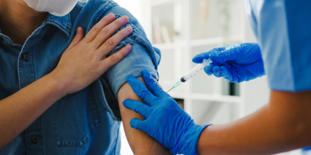 A medida preventiva é fundamental para oferecer proteção individual e comunitária, reduzir a carga no sistema de saúde, previnir complicações graves e trazer benefícios econômicos