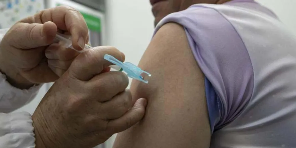 Vacina está disponível gratuitamente em todas as unidades de saúde do SUS