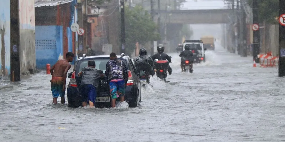 O município de Olinda já acumulou quase 200 milímetros de chuva desde a última quinta