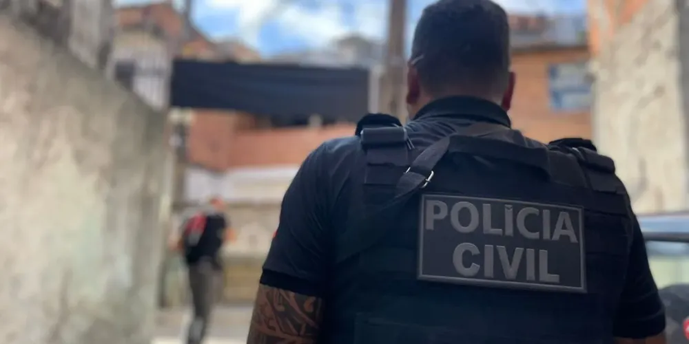 Segundo a Polícia Civil, a mãe das vítimas, uma mulher de 27 anos, foi presa em flagrante