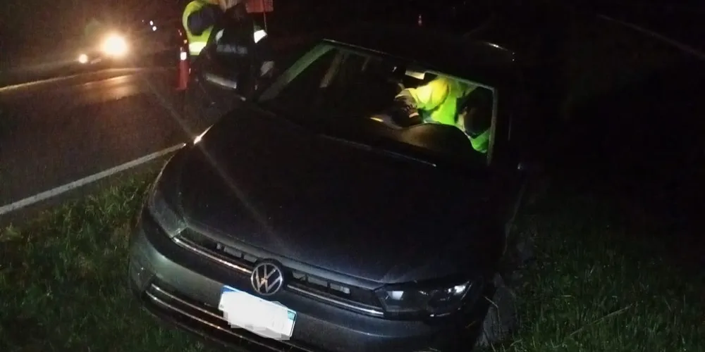 O veículo foi removido ao pátio do Posto da Polícia Rodoviária