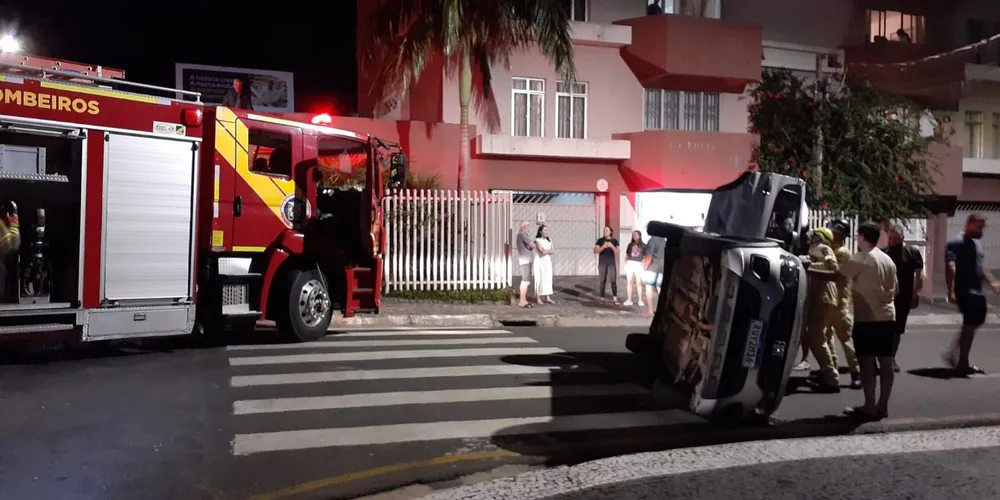 Equipes dos Bombeiros e do Patrulhamento de Trânsito foram acionadas para prestar socorro