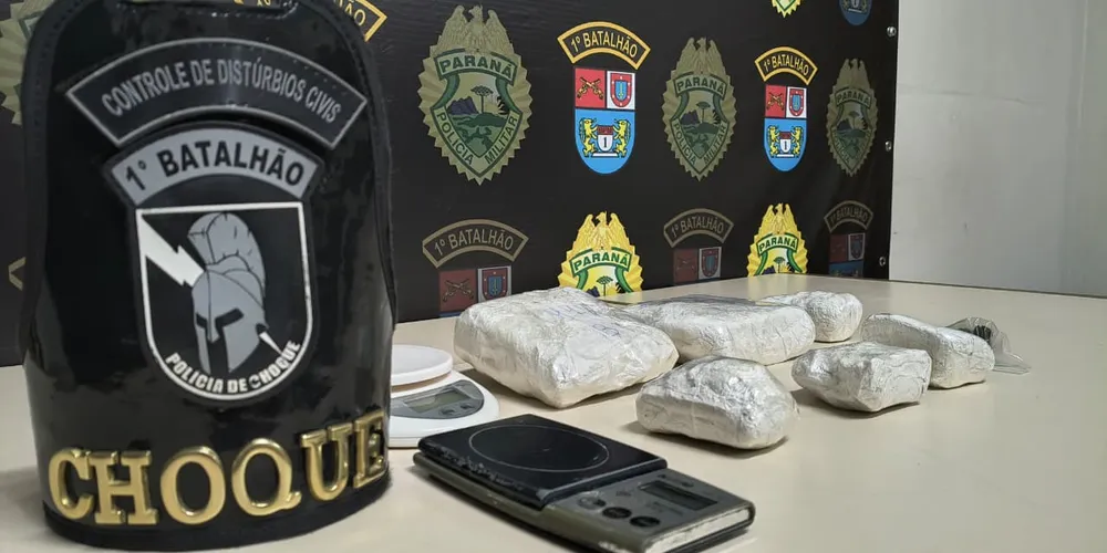 O suspeito recebeu voz de prisão e foi conduzido à 13ª Subdivisão Policial